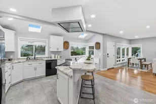 320 NW 110th St, Seattle, WA 98177 - Photo 11