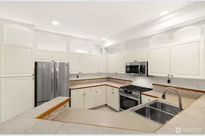 12530 Admiralty Way #B104, Everett, WA 98204 - Photo 5