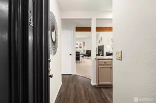 210 Boylston Ave E, Seattle, WA 98102 - Photo 27