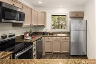 210 Boylston Ave E, Seattle, WA 98102 - Photo 13