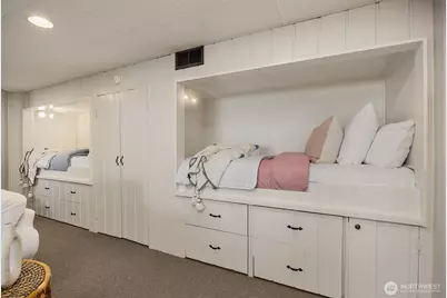 7946 Grand Avenue NE, Bainbridge Island, WA 98110 - Photo 21