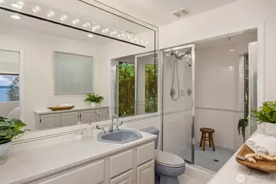 7946 Grand Avenue NE, Bainbridge Island, WA 98110 - Photo 13