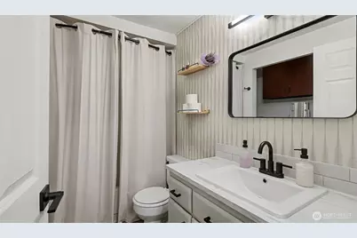 9200 Greenwood Avenue N #A202, Seattle, WA 98103 - Photo 15