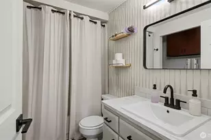 9200 Greenwood Ave N, Seattle, WA 98103 - Photo 15