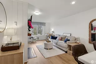 9200 Greenwood Ave N, Seattle, WA 98103 - Photo 5