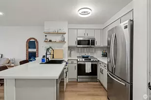 9200 Greenwood Ave N, Seattle, WA 98103 - Photo 11