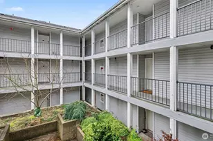 9200 Greenwood Ave N, Seattle, WA 98103 - Photo 3