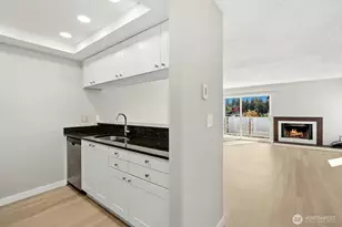 8812 20th Ave NE, Seattle, WA 98115 - Photo 3