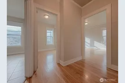 901 NE 43rd Street #201, Seattle, WA 98105 - Photo 7