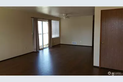 906 S 22nd Court, Mount Vernon, WA 98274 - Photo 5