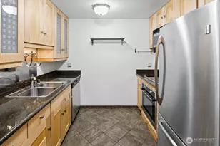 710 N 160th St, Shoreline, WA 98133 - Photo 3