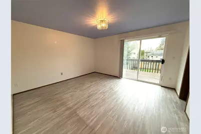 12043 Bartlett Avenue NE, Seattle, WA 98125 - Photo 19