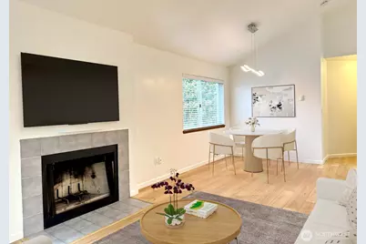 12043 Bartlett Avenue NE, Seattle, WA 98125 - Photo 5