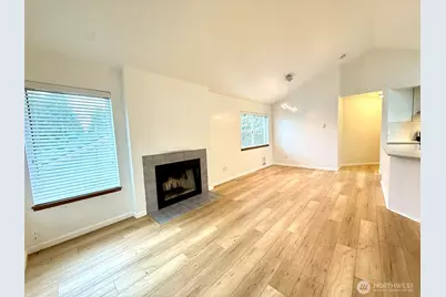 12043 Bartlett Avenue NE, Seattle, WA 98125 - Photo 17