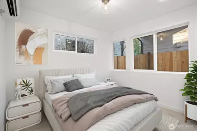 10748 Interlake Avenue N, Seattle, WA 98133 - Photo 3