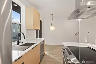 10748 Interlake Ave N, Seattle, WA 98133 - Photo 11