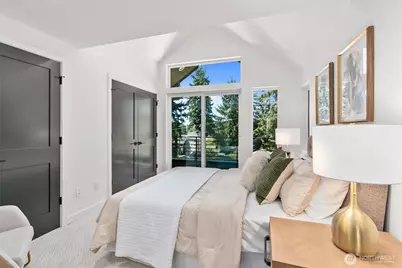 10752 Interlake Avenue N, Seattle, WA 98133 - Photo 13