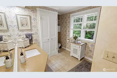 10506 Robin Hood Drive, Edmonds, WA 98020 - Photo 17