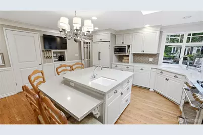 10506 Robin Hood Drive, Edmonds, WA 98020 - Photo 11