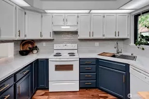 1819 N 107th St, Seattle, WA 98133 - Photo 3