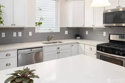 139 S 47th Street, Mount Vernon, WA 98274 - Photo 7