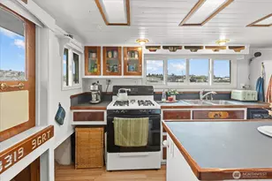 2706 Westlake Ave N, Seattle, WA 98109 - Photo 7