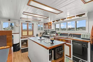 2706 Westlake Ave N, Seattle, WA 98109 - Photo 15