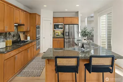 1689 24th Avenue NE, Issaquah, WA 98029 - Photo 7