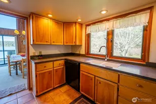 239 Shoreland Dr, Lopez Island, WA 98261 - Photo 11