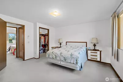 12213 Densmore Avenue N, Seattle, WA 98133 - Photo 9