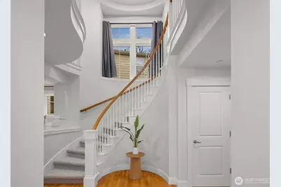 1717 100th Avenue NE, Bellevue, WA 98004 - Photo 11