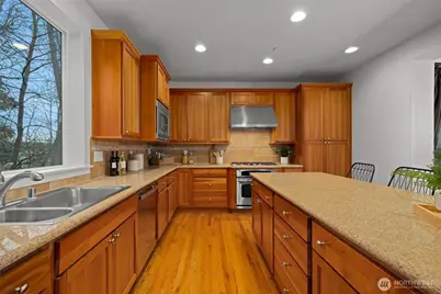 1717 100th Avenue NE, Bellevue, WA 98004 - Photo 17