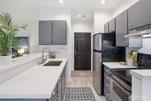 4530 Meridian Ave N, Seattle, WA 98103 - Photo 11