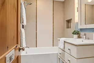 11545 34th Ave NE, Seattle, WA 98125 - Photo 9