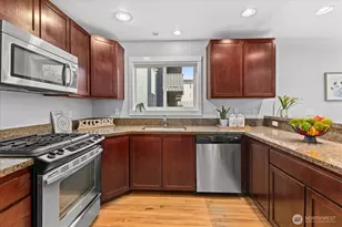 930 N 96th St, Seattle, WA 98103 - Photo 9