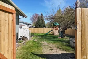 933 13th St SW, Puyallup, WA 98371 - Photo 29