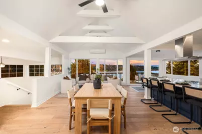 11753 Lakeside Avenue NE, Seattle, WA 98125 - Photo 3