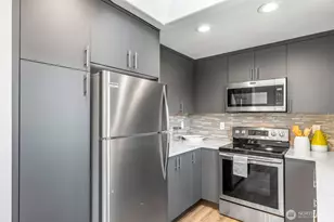 9240 30th Ave SW, Seattle, WA 98126 - Photo 11