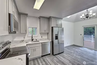 13715 45th Avenue S, Tukwila, WA 98168 - Photo 7