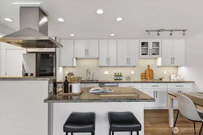 733 Lake Street S #104, Kirkland, WA 98033 - Photo 5