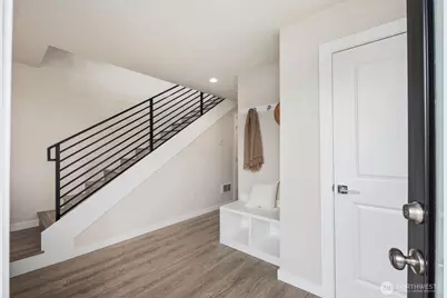 9239 B 16th Avenue SW, Seattle, WA 98106 - Photo 3