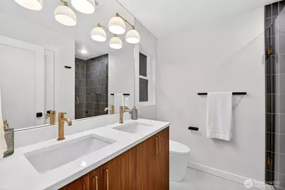 11011 Goodwin Way NE, Seattle, WA 98125 - Photo 15