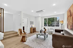 11011 Goodwin Way NE, Seattle, WA 98125 - Photo 7