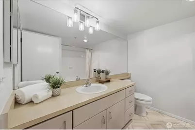 8760 Greenwood Avenue N #N308, Seattle, WA 98103 - Photo 9