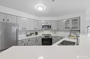 8760 Greenwood Ave N, Seattle, WA 98103 - Photo 5