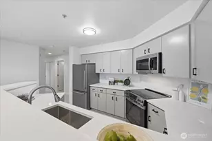 8760 Greenwood Ave N, Seattle, WA 98103 - Photo 13