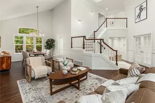 8841 SE 37th St, Mercer Island, WA 98040 - Photo 3