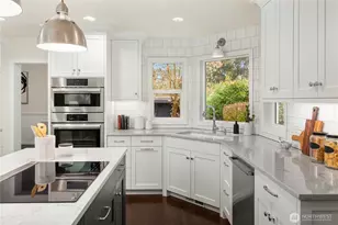 8841 SE 37th St, Mercer Island, WA 98040 - Photo 9