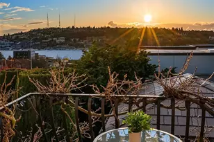 2307 Broadway E, Seattle, WA 98102 - Photo 11