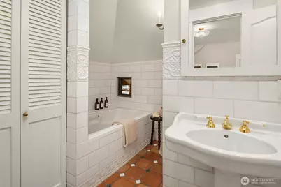 2307 Broadway E, Seattle, WA 98102 - Photo 21